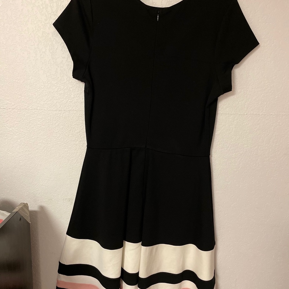 Dress - Picture 3 of 4